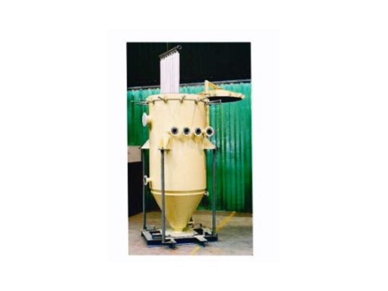 Unit filter sleeve atau pulse tube filter terpasang di lokasi pabrik